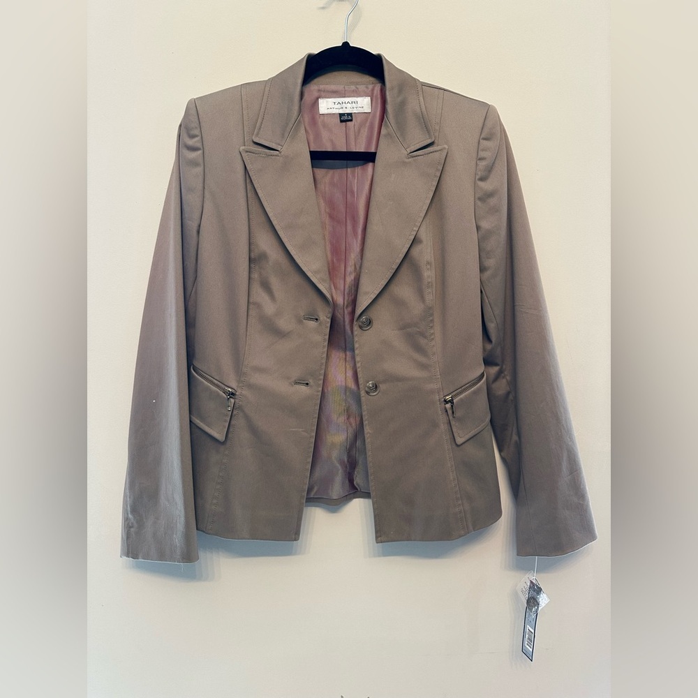 Tahari Tan Blazer Structured Shoulders Professional Tailoring-Size 4